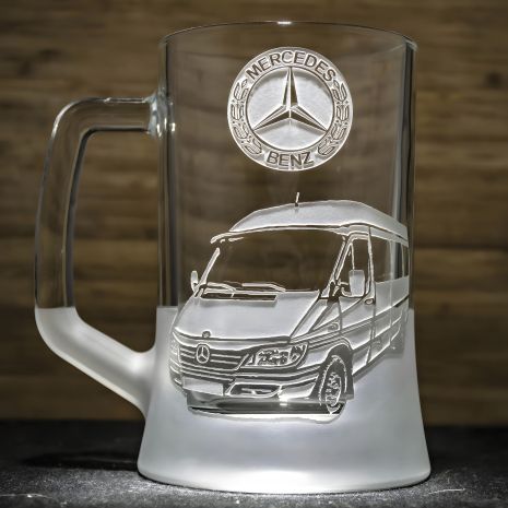 Пивной бокал с гравировкой автомобиля Mercedes Sprinter - отличный подарок для автолюбителя