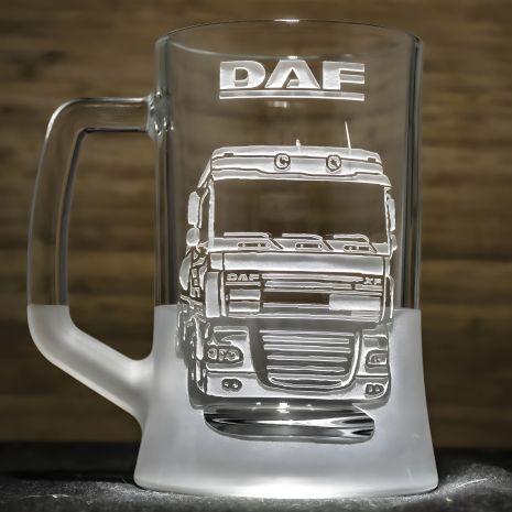 Подарок для водителя-дальнобойщика - бокал для пива с гравировкой DAF