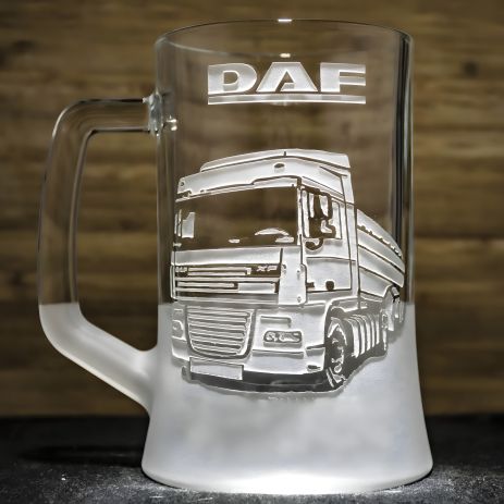 Подарок для дальнобойщика: бокал для пива с гравировкой DAF XF бензовоз цистерна бочка