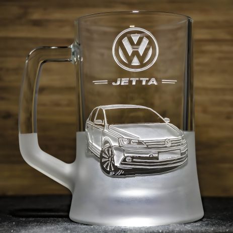 Пивний келих з гравіюванням автомобіля Volkswagen Jetta — подарунок для автолюбителя