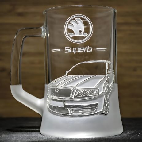 Келих пивний з гравіюванням фото автомобіля SKODA Superb — подарунок для водія