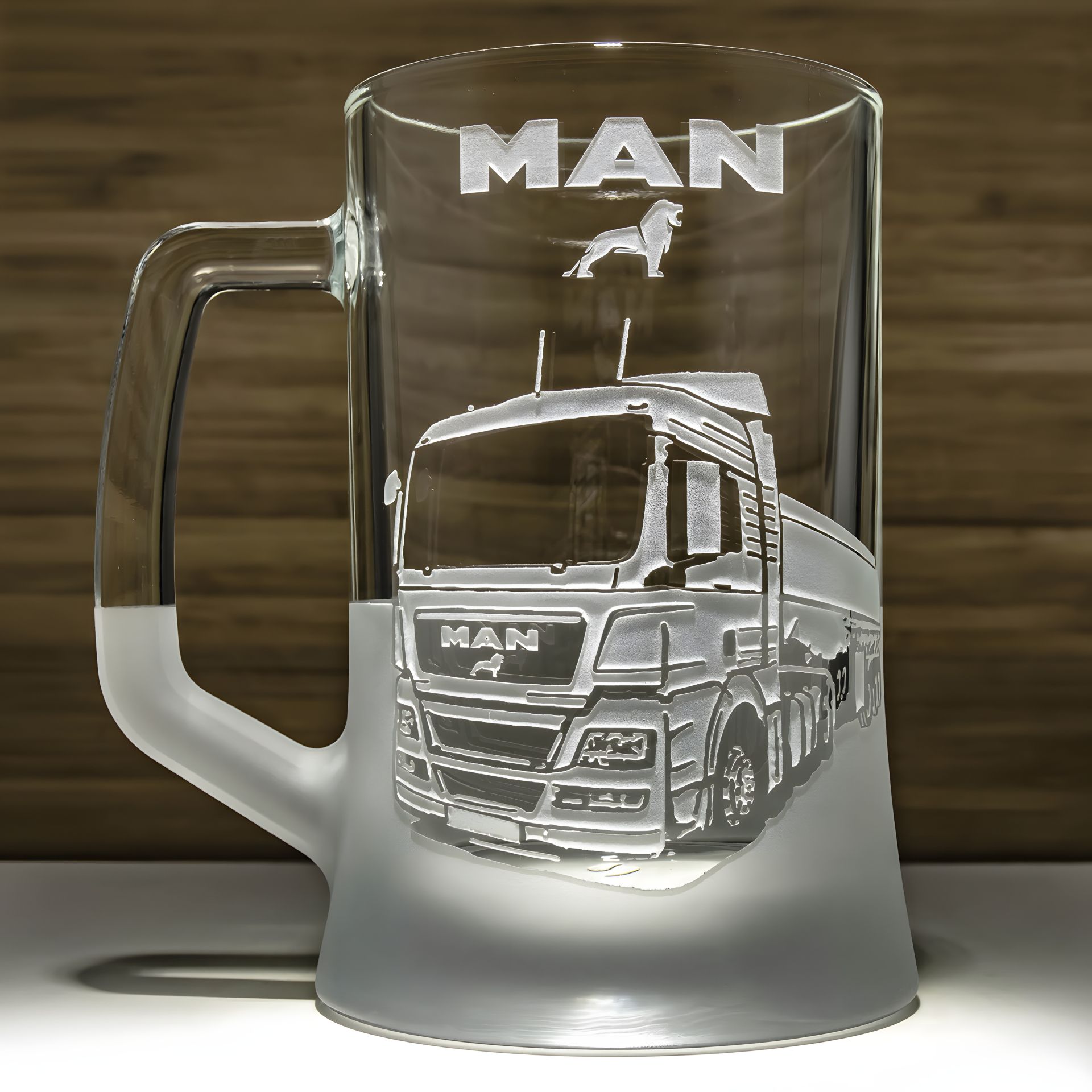 Подарок для водителя-дальнобойщика - Бокал для пива с гравировкой MAN цистерна бензовоз Подарок для водителя-дальнобойщика - Бокал для пива с гравировкой MAN цистерна бензовоз
