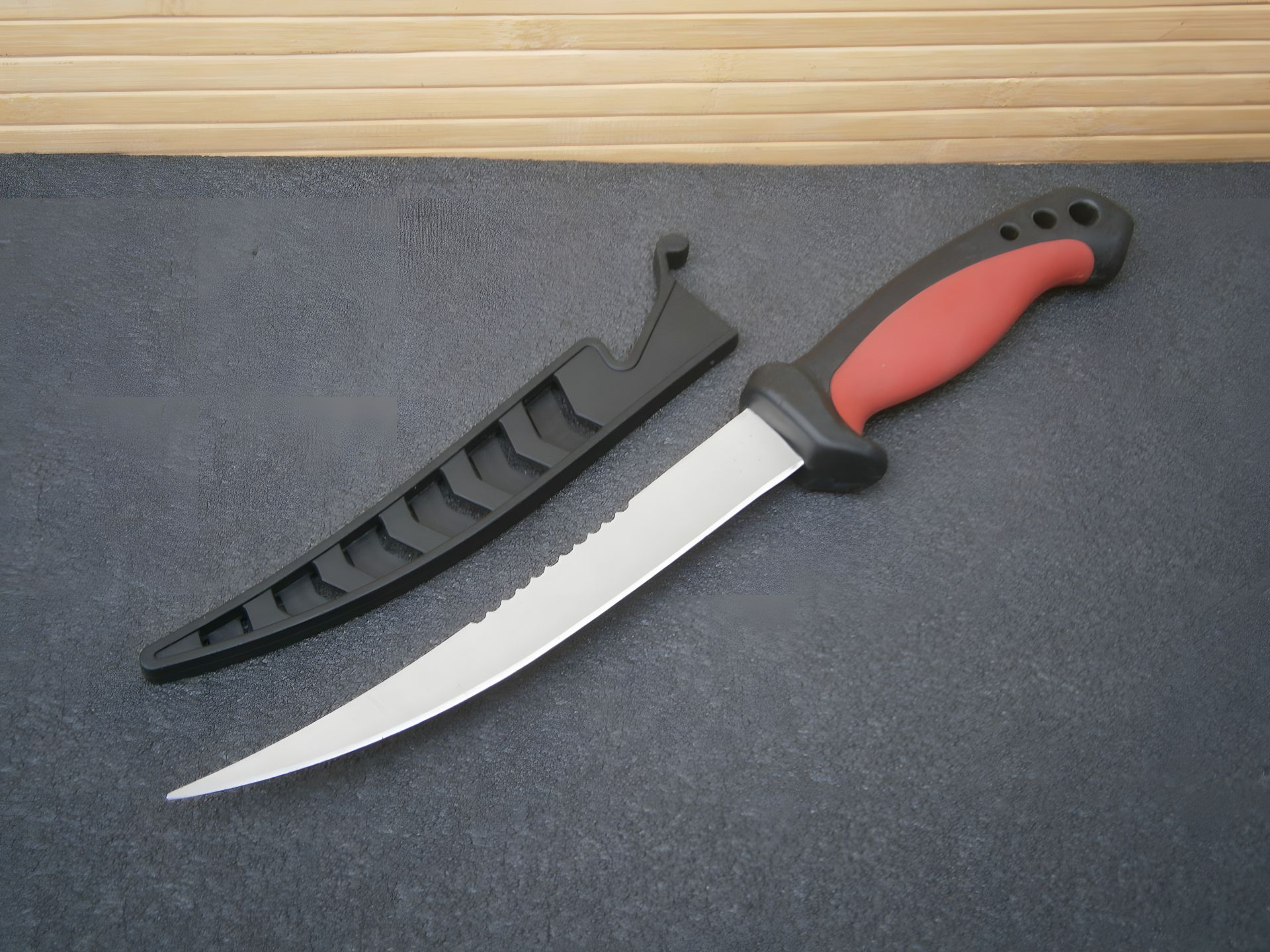 Красно-черный рыболовный нож Щука в ножнах, 29 см Красно-черный рыболовный нож Щука в ножнах, 29 см