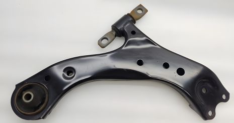 Важіль підвіски для TOYOTA RAV 4 (4806833090) Важіль підвіски для TOYOTA RAV 4 (4806833090)