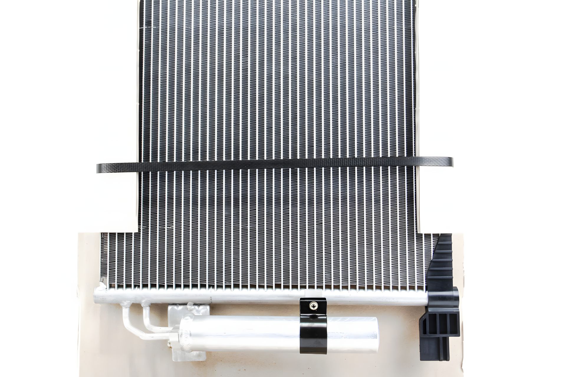 Конденсатор кондиционера Lancer VIII/Outlander II 1.5-1.8/2.0d-3.0D 06-, MAHLE/KNECHT (AC557000S) Конденсатор кондиционера Lancer VIII/Outlander II 1.5-1.8/2.0d-3.0D 06-, MAHLE/KNECHT (AC557000S)