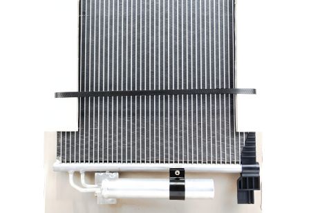 Конденсатор кондиционера Lancer VIII/Outlander II 1.5-1.8/2.0d-3.0D 06-, MAHLE/KNECHT (AC557000S) Конденсатор кондиционера Lancer VIII/Outlander II 1.5-1.8/2.0d-3.0D 06-, MAHLE/KNECHT (AC557000S)