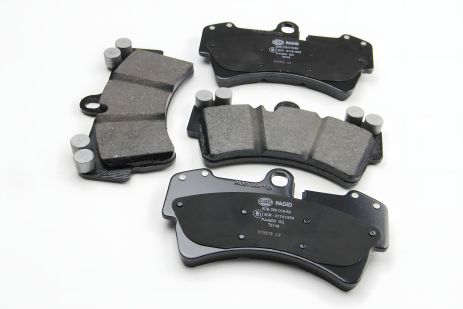 Передні гальмівні колодки для Audi Q7/Porsche Cayenne/VW Touareg 02-10, HELLA PAGID (8D) Передні гальмівні колодки для Audi Q7/Porsche Cayenne/VW Touareg 02-10, HELLA PAGID (8D)