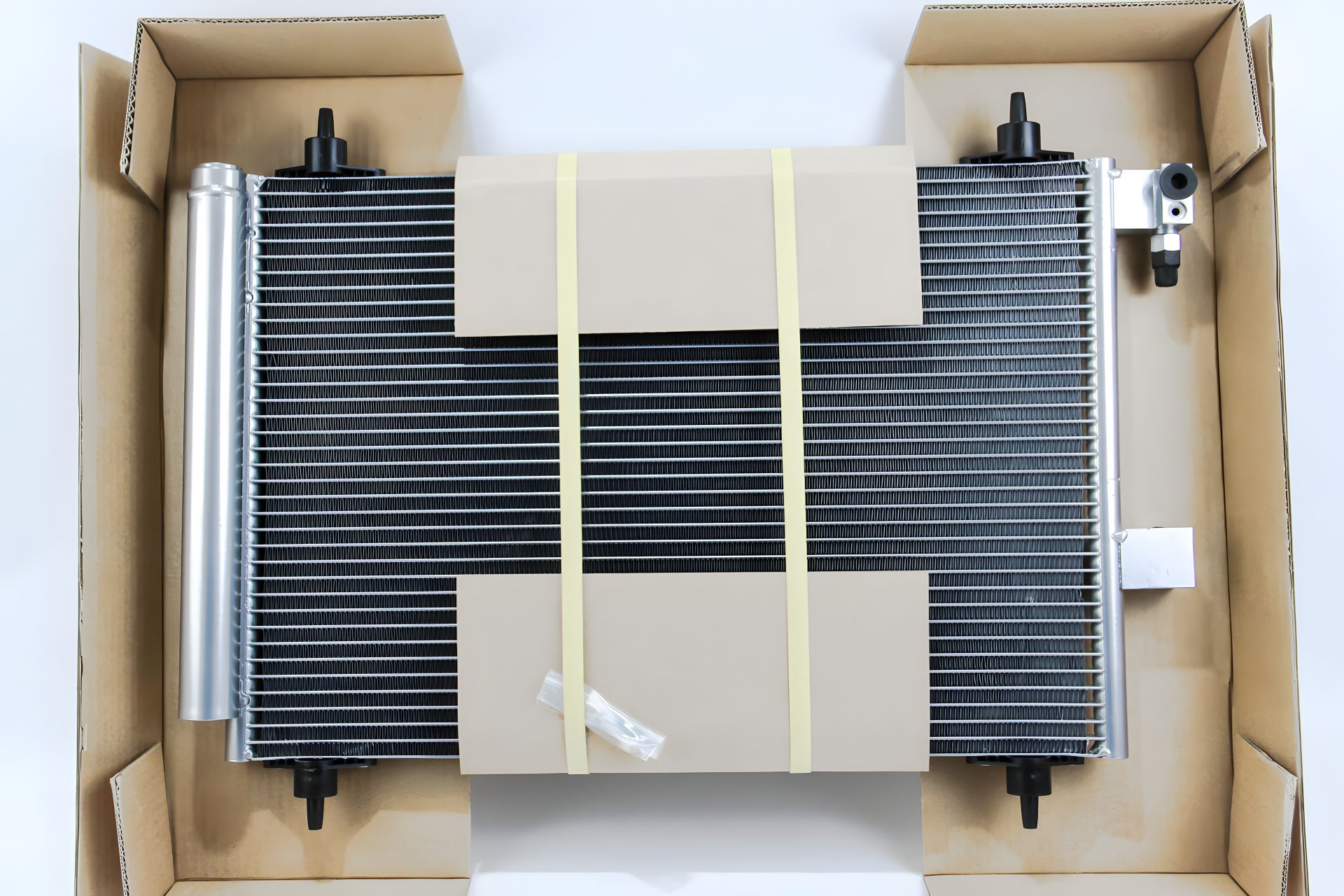 Кондиционерный радиатор для Citroen C5 II/III/C6/Peugeot 407 1.6-3.0D 04- – MAHLE/KNECHT (AC585001S) Кондиционерный радиатор для Citroen C5 II/III/C6/Peugeot 407 1.6-3.0D 04- – MAHLE/KNECHT (AC585001S)