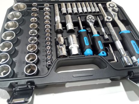 Інструментів набір APRO (251410) 90Т/2 тріскачки + 110 насадок Інструментів набір APRO (251410) 90Т/2 тріскачки + 110 насадок