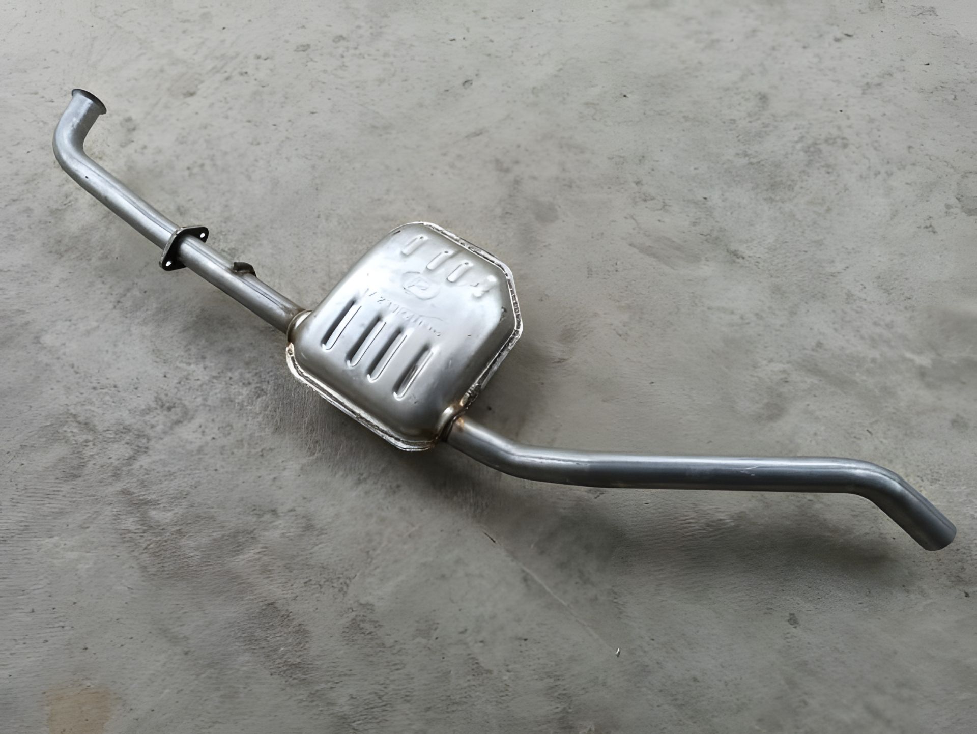 Резонатор Omega B 2.5 94-, POLMO (17.233) левый (5852837) Резонатор Omega B 2.5 94-, POLMO (17.233) левый (5852837)