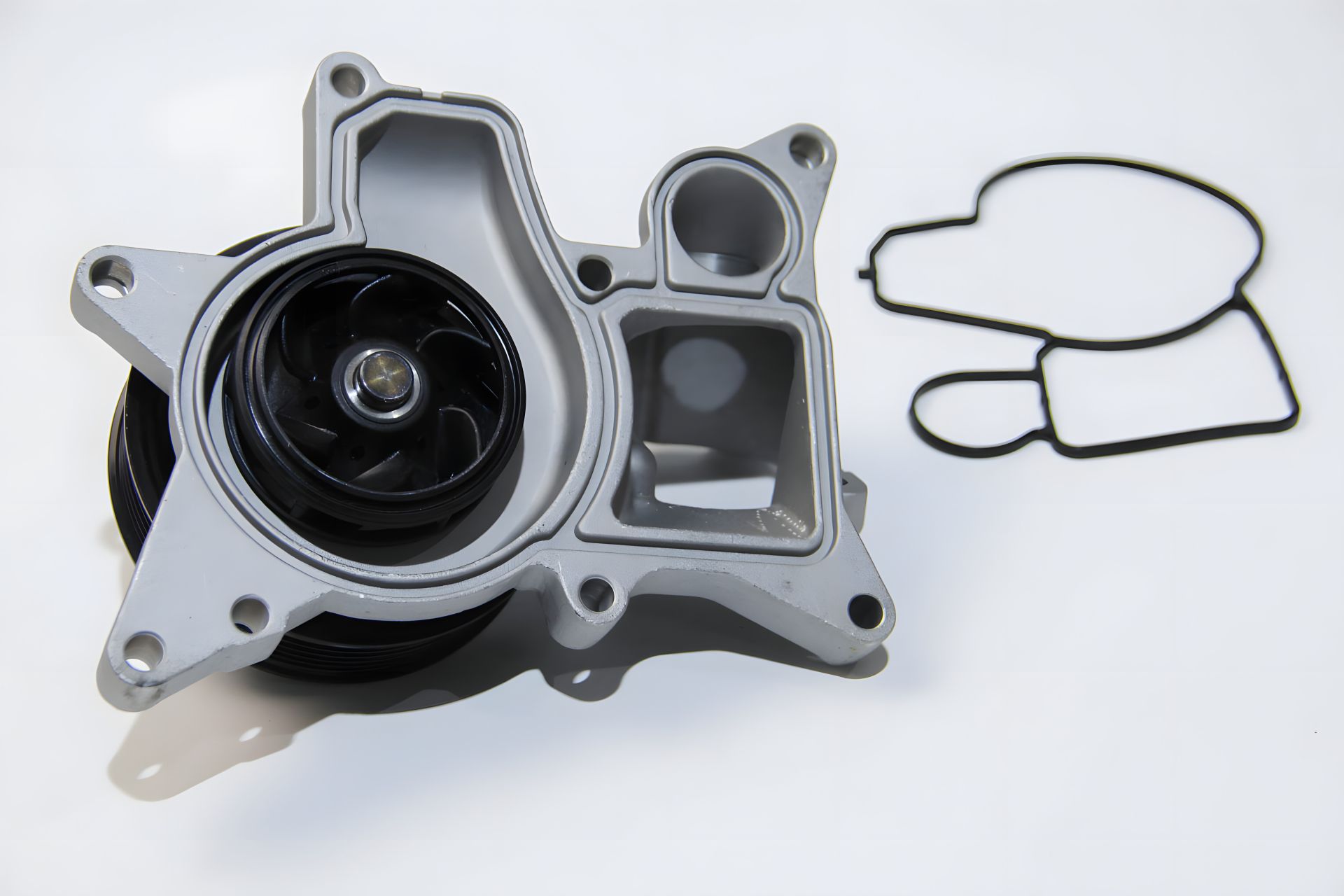 Водяной насос для BMW 3 (E90/E91/E92/E93) 3.0 08-13 (V 6), AIRTEX (2095) Водяной насос для BMW 3 (E90/E91/E92/E93) 3.0 08-13 (V 6), AIRTEX (2095)