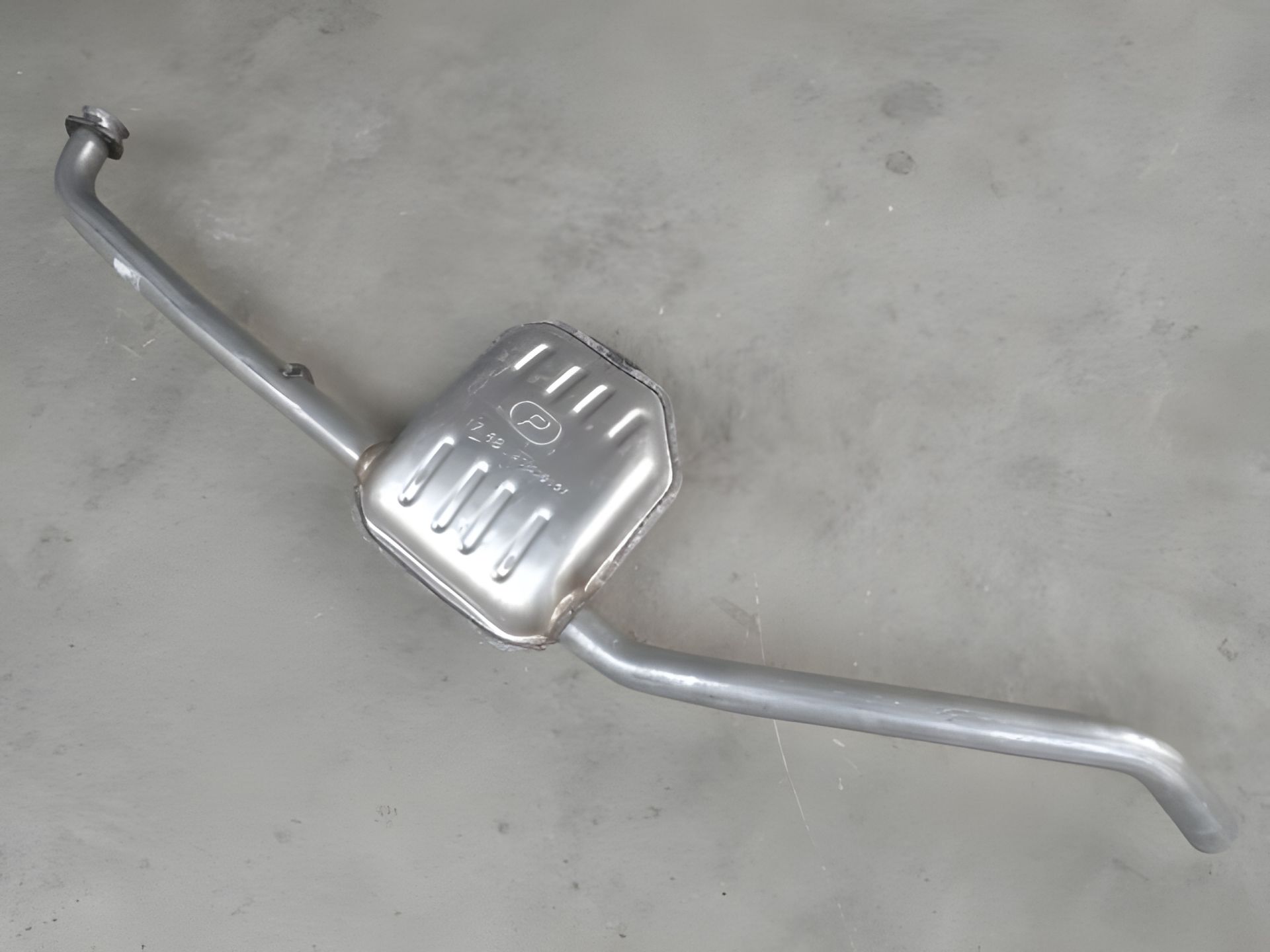 Резонатор POLMO Omega B 2.0 X20SE (17.46) седан (5852836) Резонатор POLMO Omega B 2.0 X20SE (17.46) седан (5852836)