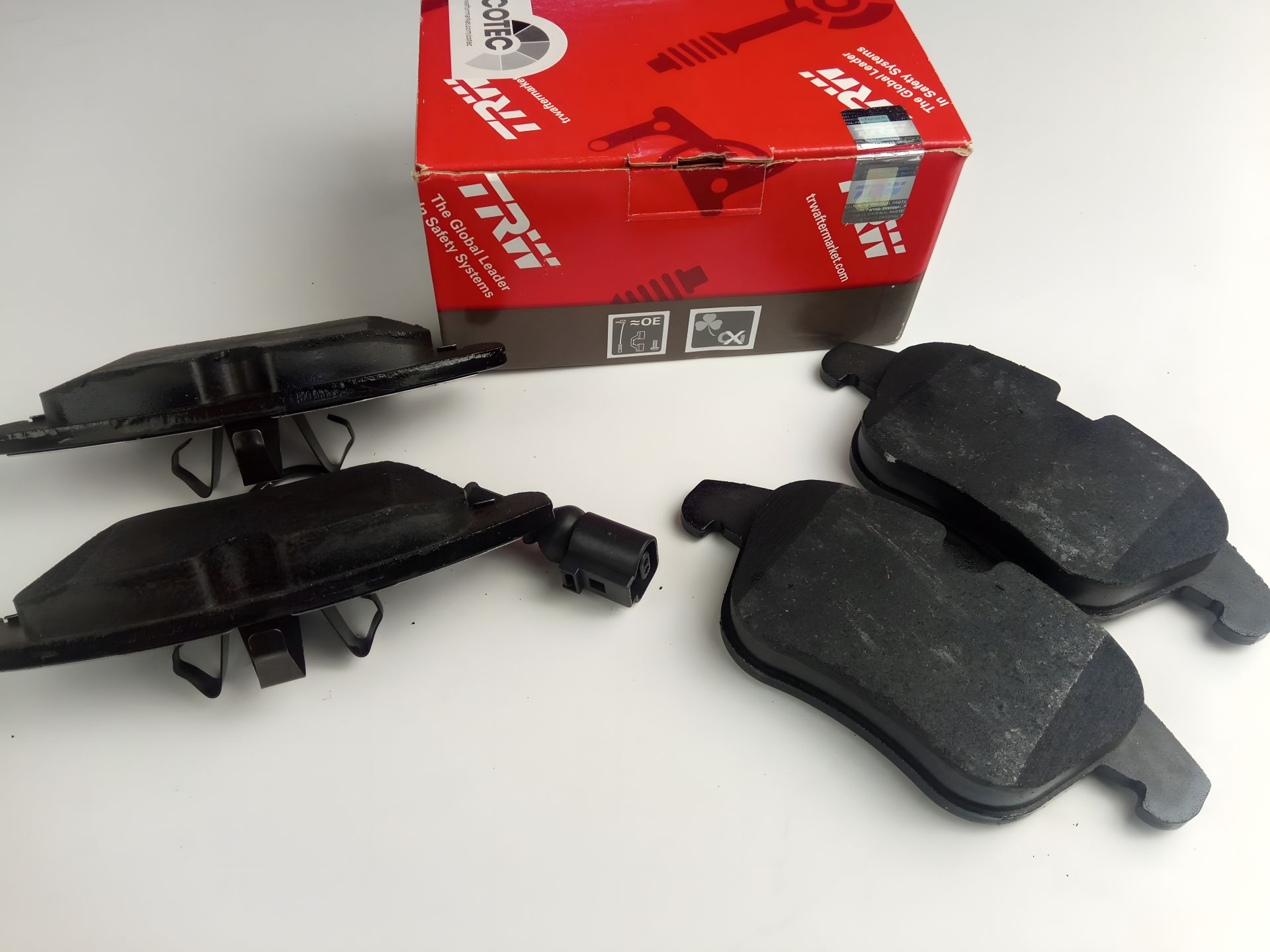 Передні гальмівні колодки VAG, TRW (GDB1762) (5N0698151) Передні гальмівні колодки VAG, TRW (GDB1762) (5N0698151)