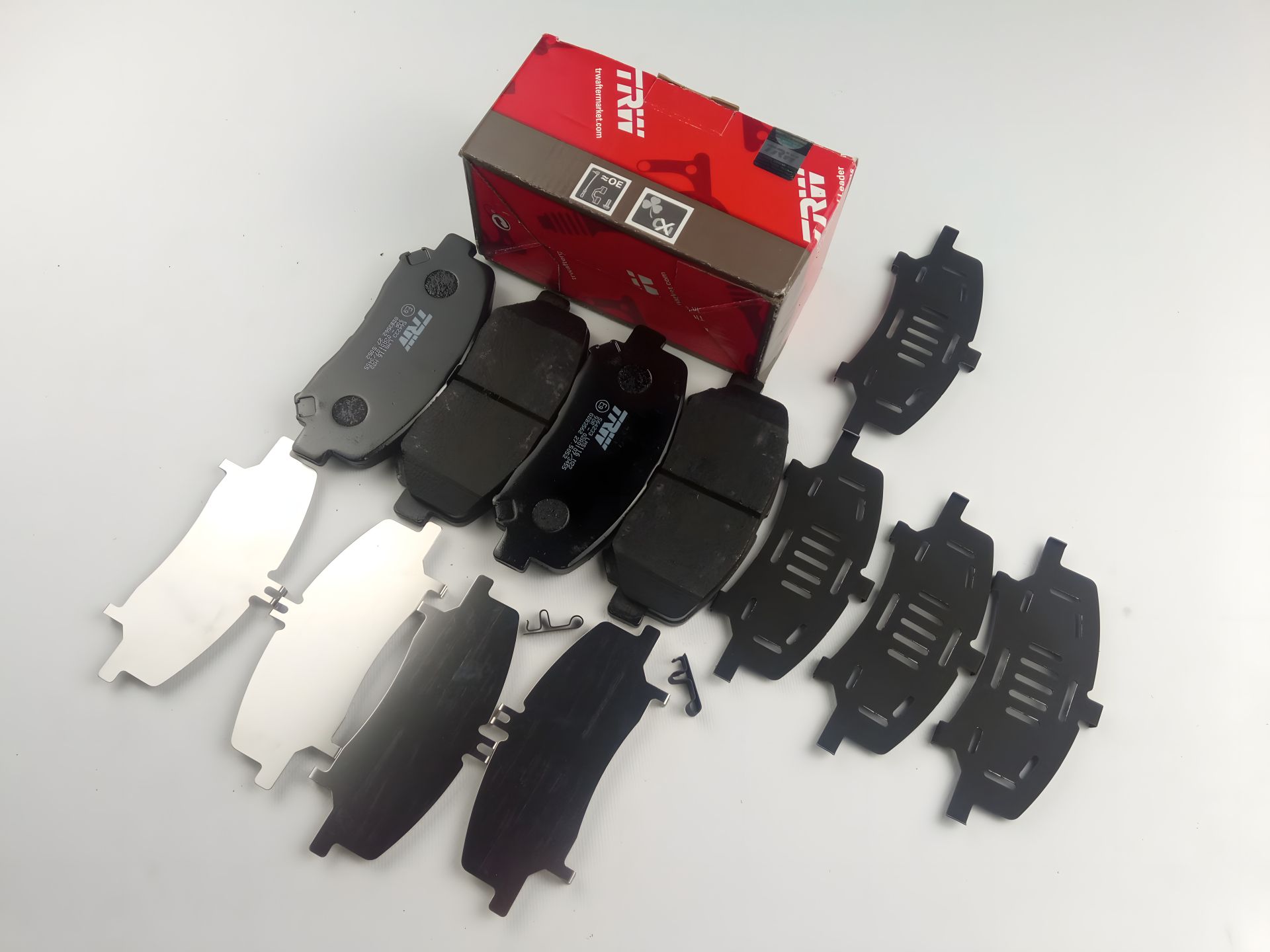 Гальмівні передні колодки CX-5, TRW (GDB3562) (K0Y1-33-28ZA) Гальмівні передні колодки CX-5, TRW (GDB3562) (K0Y1-33-28ZA)