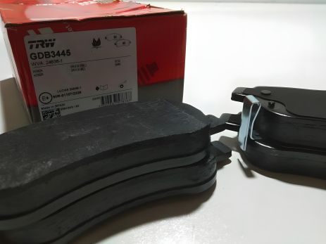 Передние тормозные колодки для Honda CR-V, марка TRW (GDB3445)