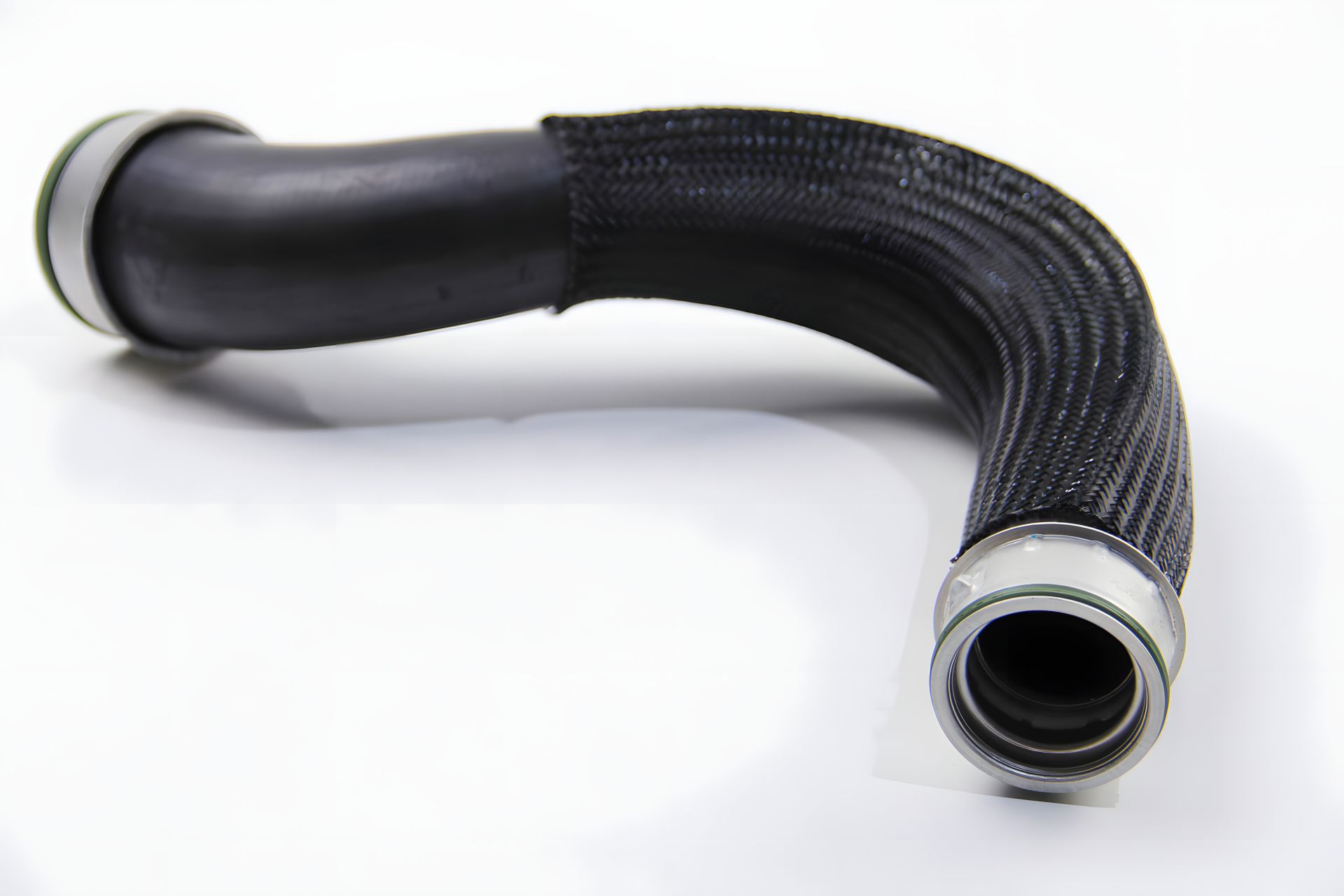 Радіаторний патрубок інтеркулера Touareg 2.5TDI 03-10, JP Group (1117706200) Радіаторний патрубок інтеркулера Touareg 2.5TDI 03-10, JP Group (1117706200)