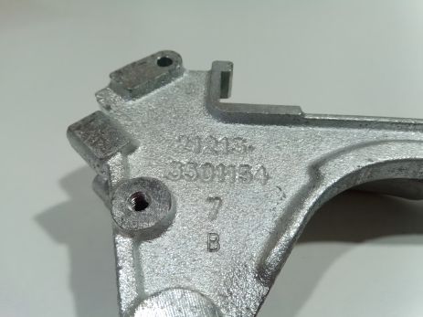 Правая скоба суппорта ВАЗ 21213 заводская, 1 шт. (21213-3501154) (21213-350115400) Правая скоба суппорта ВАЗ 21213 заводская, 1 шт. (21213-3501154) (21213-350115400)