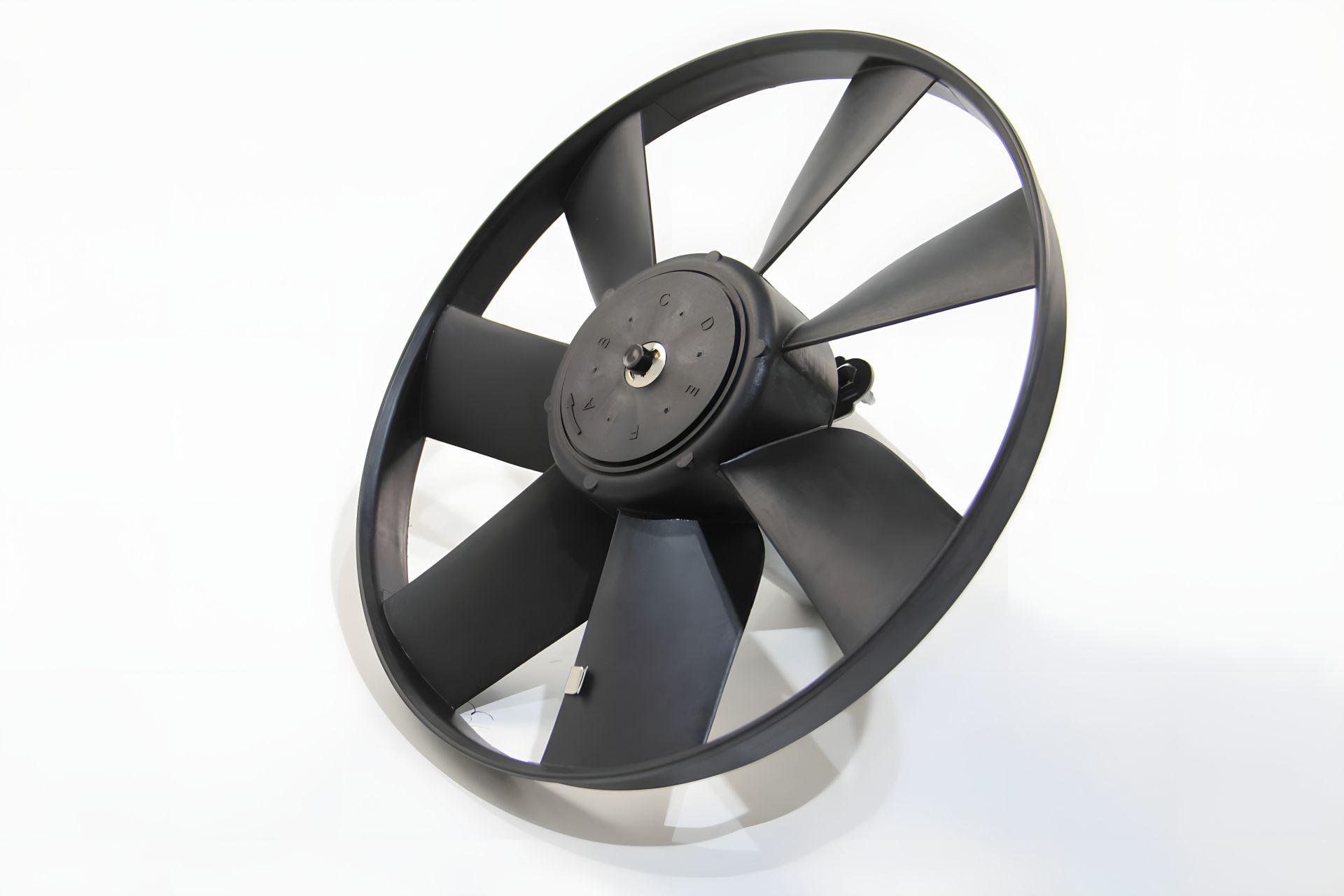 Радиаторный вентилятор Golf III/IV/Passat B4 (250/150W/305mm/-AC), JP Group (1199100800) Радиаторный вентилятор Golf III/IV/Passat B4 (250/150W/305mm/-AC), JP Group (1199100800)