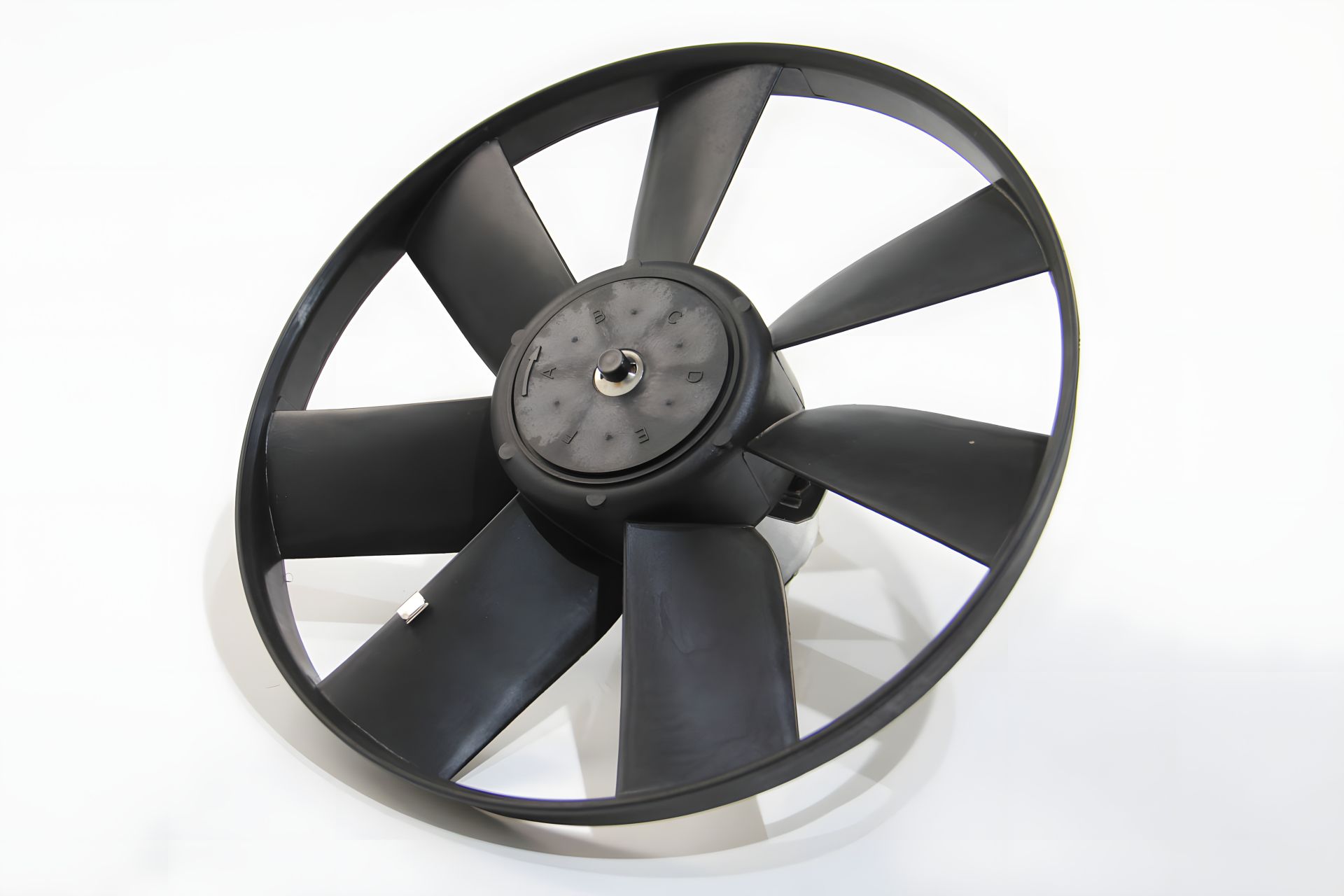 Радиаторный вентилятор для Golf III/Passat B3 (100/60W/305mm), JP Group (1199100700) Радиаторный вентилятор для Golf III/Passat B3 (100/60W/305mm), JP Group (1199100700)