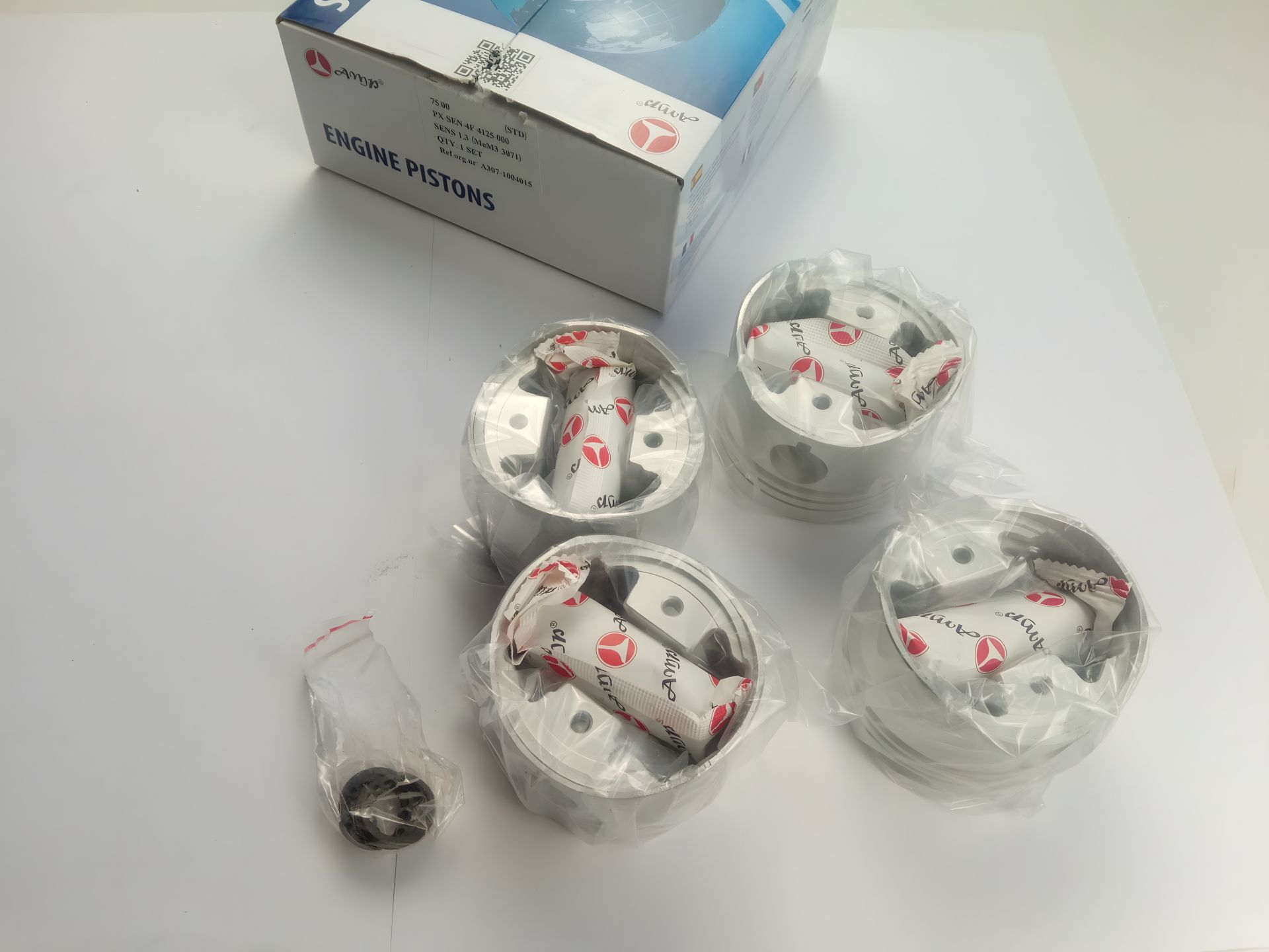 Комплект поршней Sens 1.3 75,00 стандарт, AMP (PX-SEN-4F-4125-000) с пальцами (307-1004015) Комплект поршней Sens 1.3 75,00 стандарт, AMP (PX-SEN-4F-4125-000) с пальцами (307-1004015)