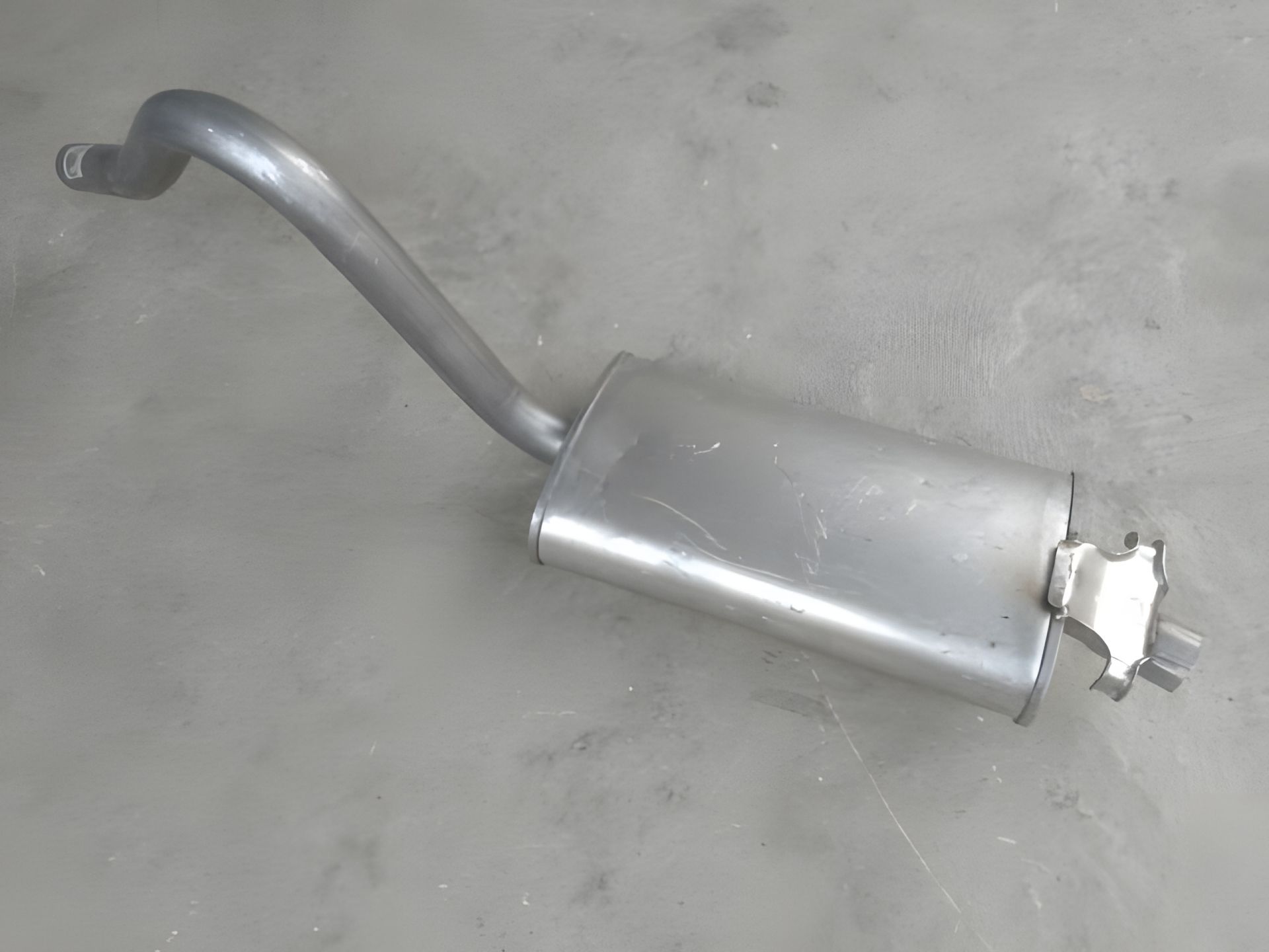 Випускний резонатор Rekord E 2.0 77-86, POLMO (17.33) (852346) Випускний резонатор Rekord E 2.0 77-86, POLMO (17.33) (852346)