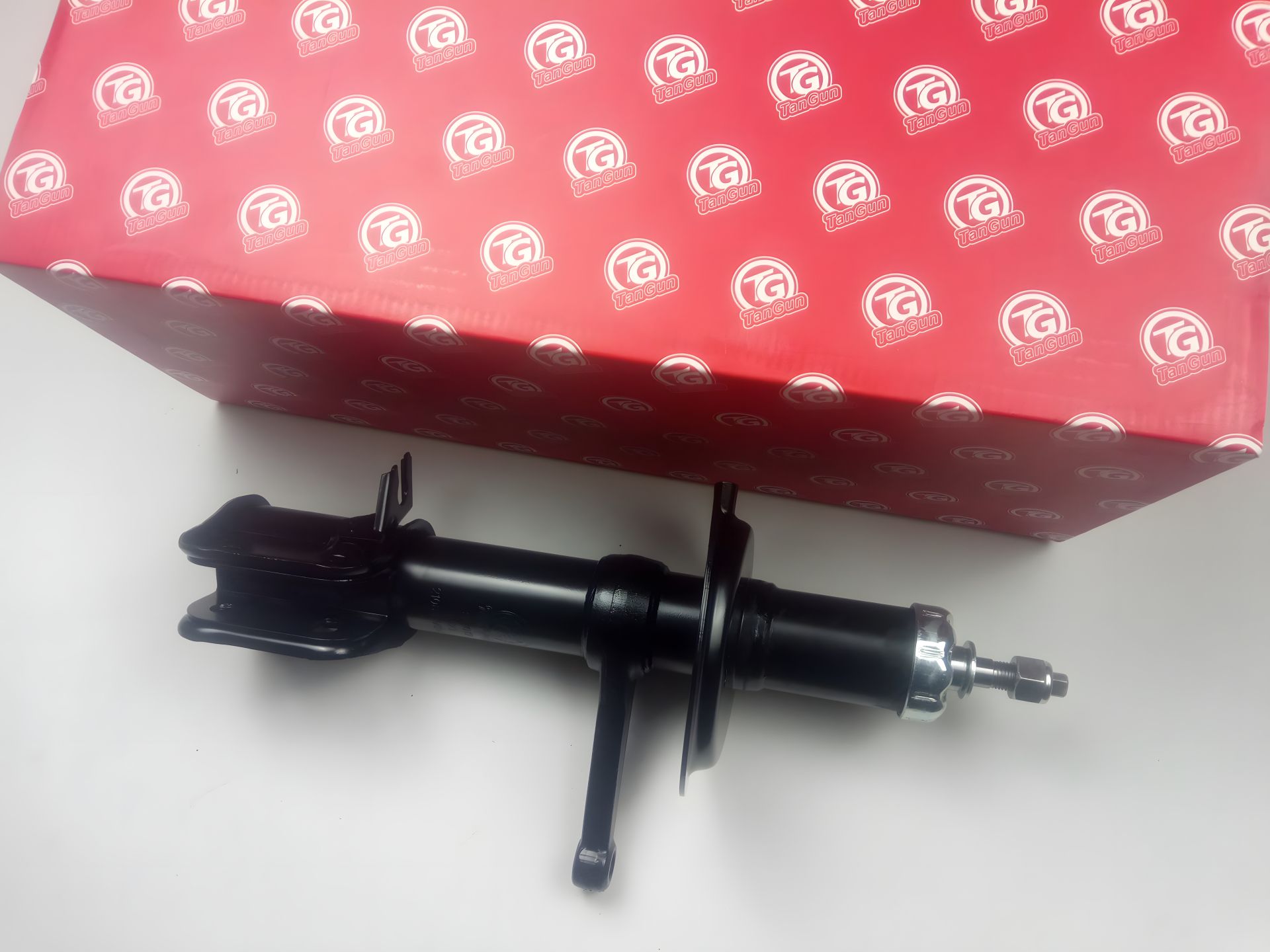 Передний амортизатор-стойка для ВАЗ 2108, TANGUN (S81012), левая (2108-2905003) Передний амортизатор-стойка для ВАЗ 2108, TANGUN (S81012), левая (2108-2905003)