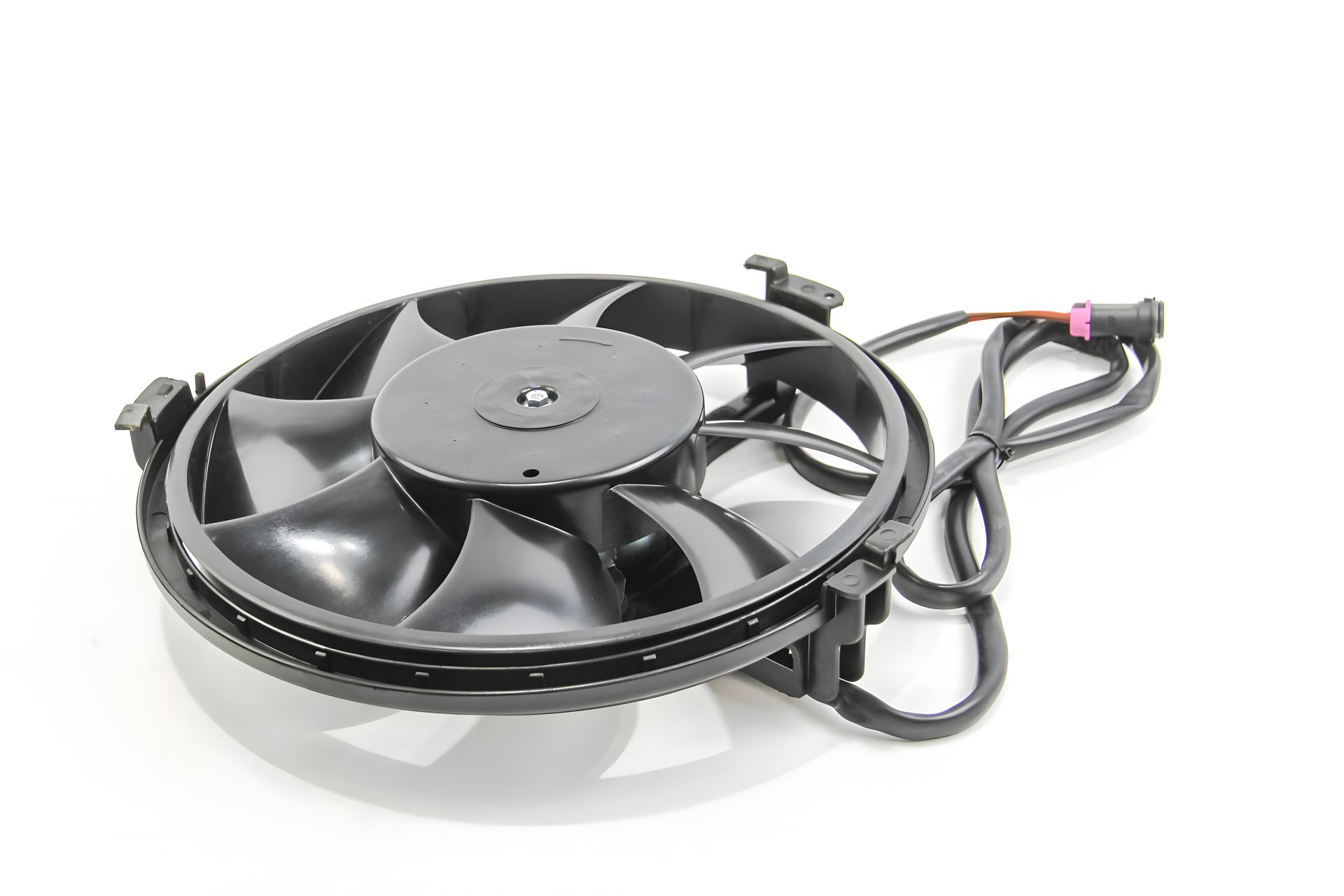 Вентилятор радиатора A4/A6/A 8/S4/S6/S8 (94-) 1.6-2,8i 91-, LORO (0530140009) Вентилятор радиатора A4/A6/A 8/S4/S6/S8 (94-) 1.6-2,8i 91-, LORO (0530140009)