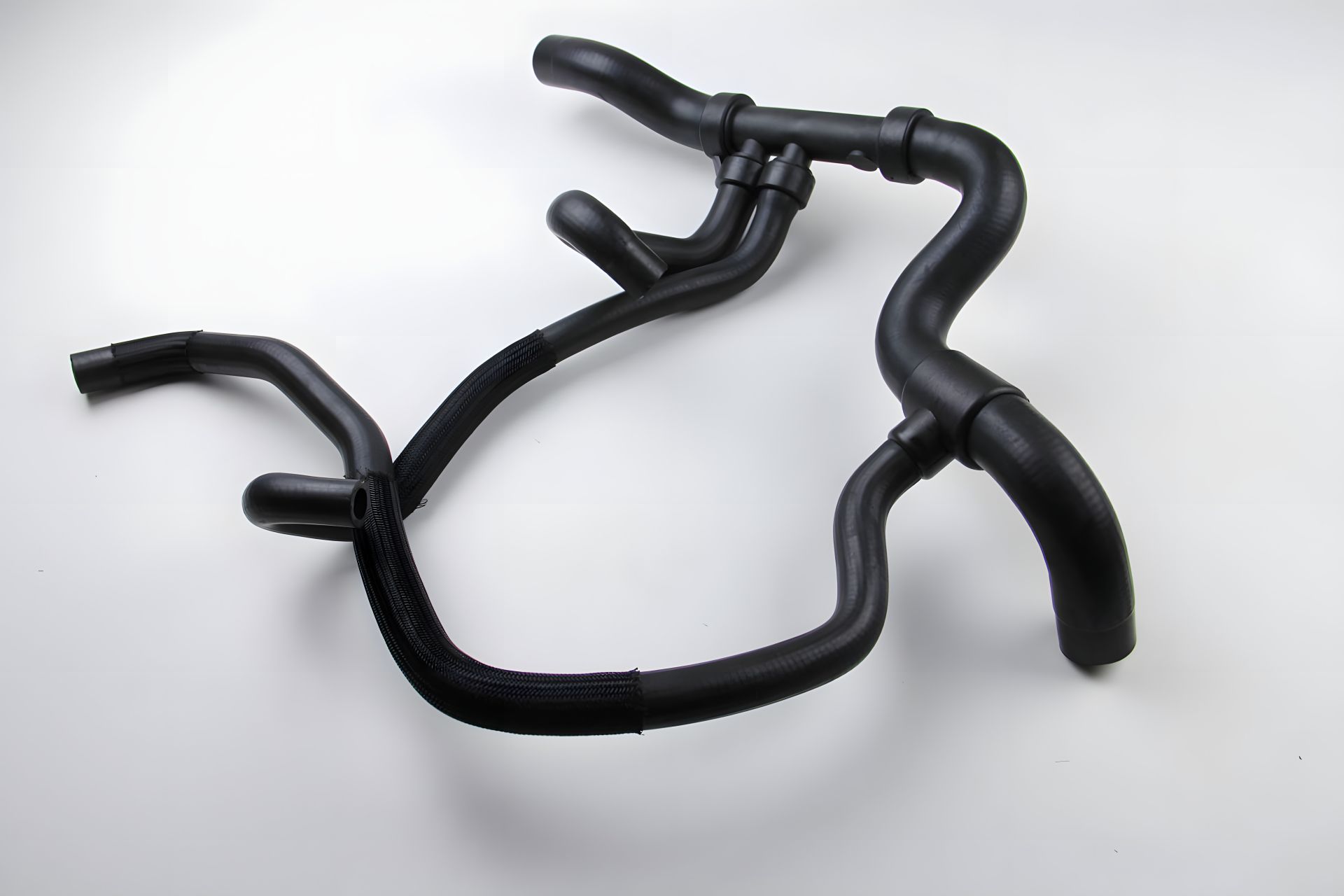 Нижній патрубок радіатора для Renault Master/Opel Movano 2.3dCi 10-, BASBUG (BSG75720029) Нижній патрубок радіатора для Renault Master/Opel Movano 2.3dCi 10-, BASBUG (BSG75720029)