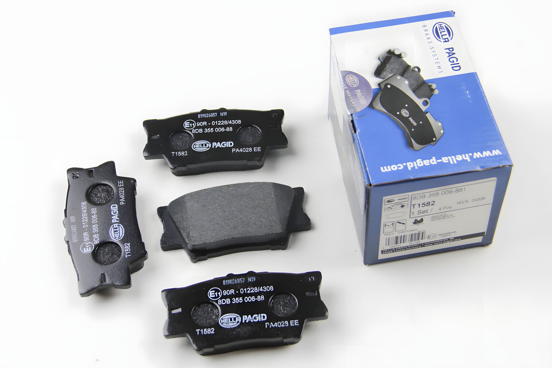 Задні гальмівні колодки Toyota AVALON (GSX30) (2005 - 2012), HELLA PAGID (8DB355006881) Задні гальмівні колодки Toyota AVALON (GSX30) (2005 - 2012), HELLA PAGID (8DB355006881)