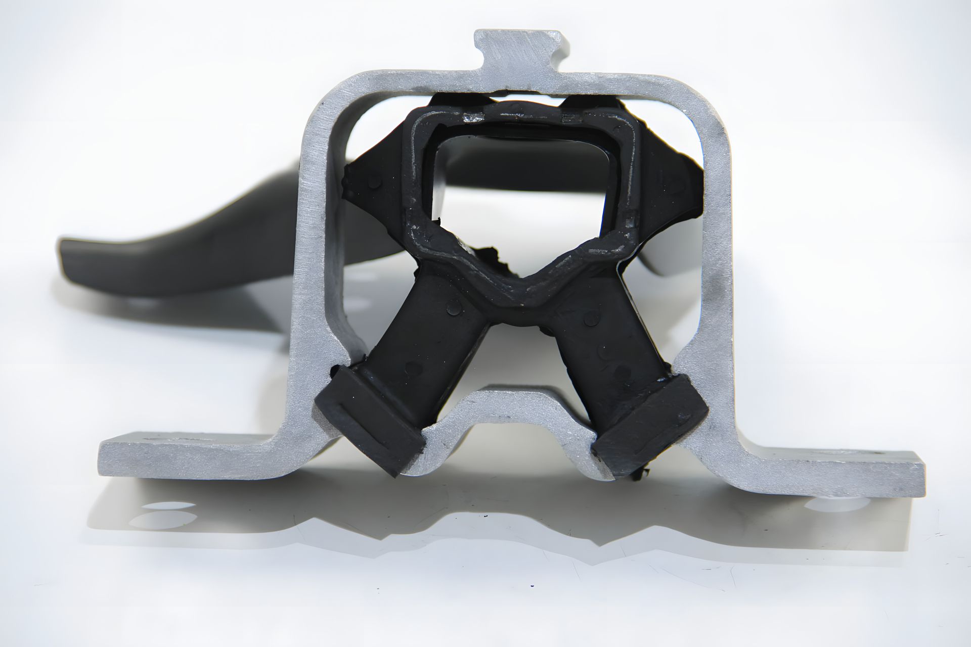 Верхняя двигательная подушка для Logan/Sandero 1.4-1.6 04- R, METALCAUCHO (05093) Верхняя двигательная подушка для Logan/Sandero 1.4-1.6 04- R, METALCAUCHO (05093)