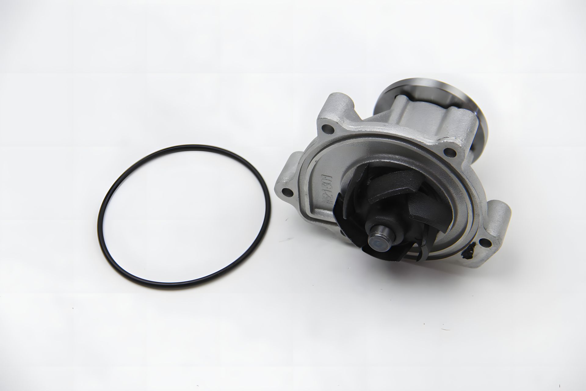 Водяной насос mb w168 om166/668 97-05 DOLZ (M213) Водяной насос mb w168 om166/668 97-05 DOLZ (M213)