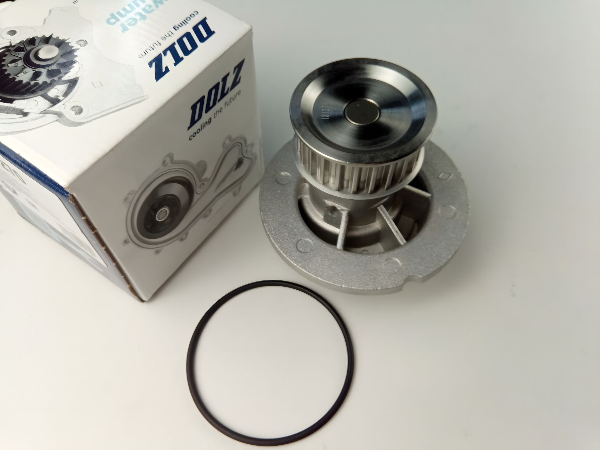 Водяной насос для Lacetti 1.8 LDA, Dolz (O270) 23 зуба (96499089) Водяной насос для Lacetti 1.8 LDA, Dolz (O270) 23 зуба (96499089)