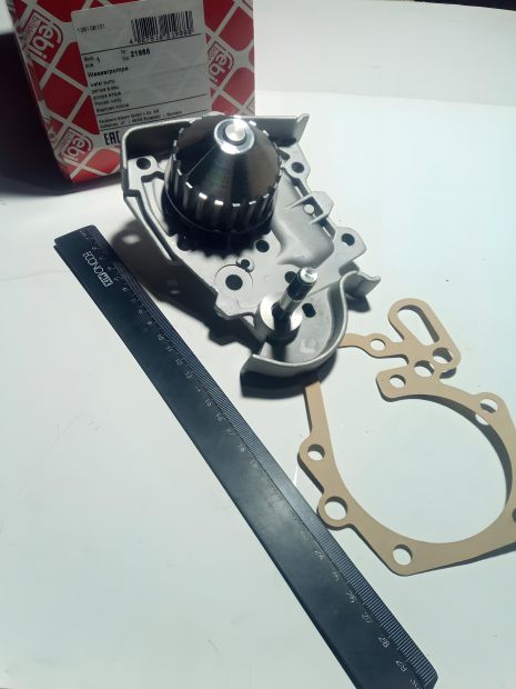 Помпа для Logan/Clio/Kangoo/Megane 1.4-1.6 8v від FEBI (21988) (7701478018)