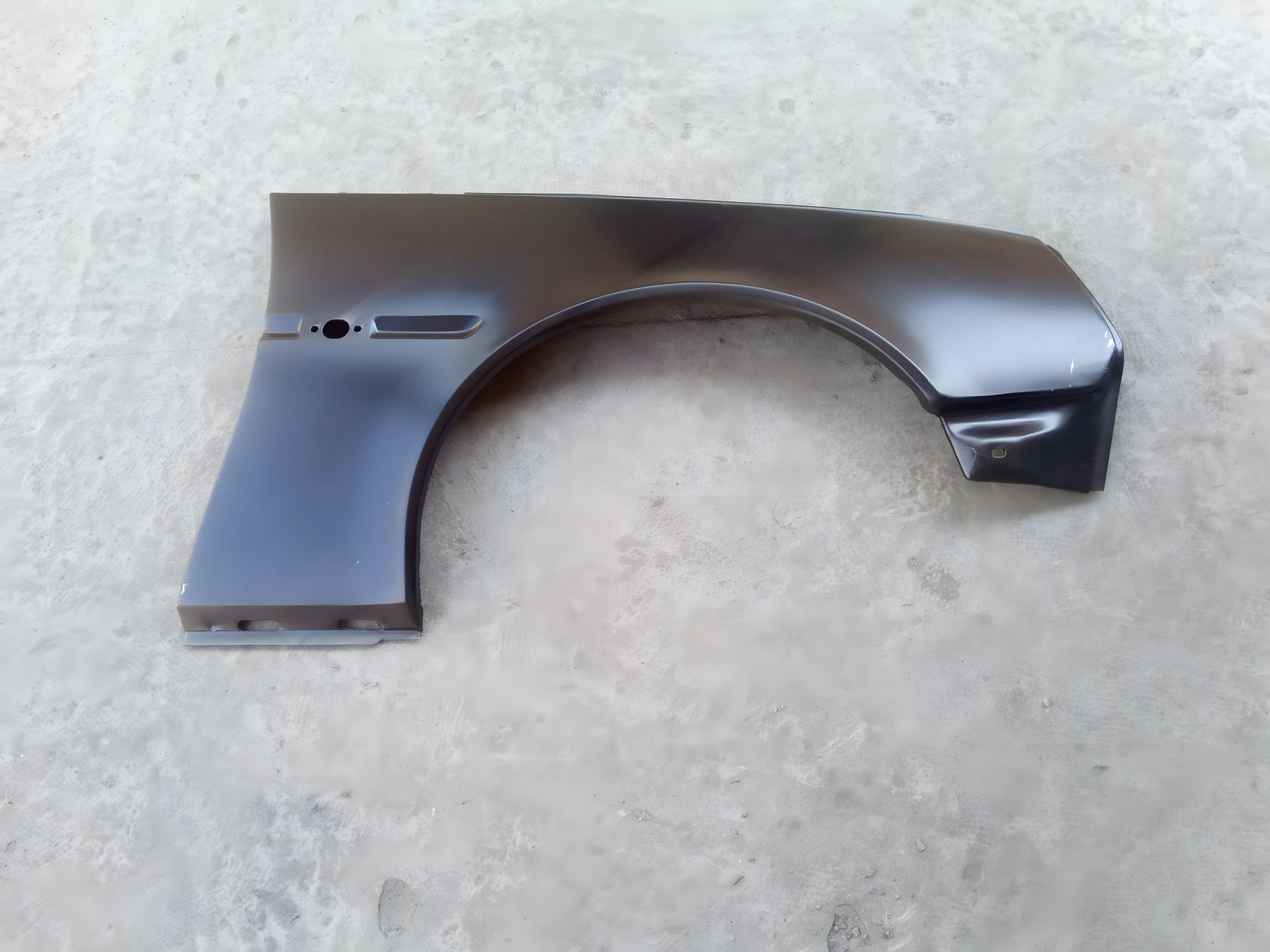 Правое переднее крыло для Таврия, АвтоЗАЗ (11021-8403010) Правое переднее крыло для Таврия, АвтоЗАЗ (11021-8403010)