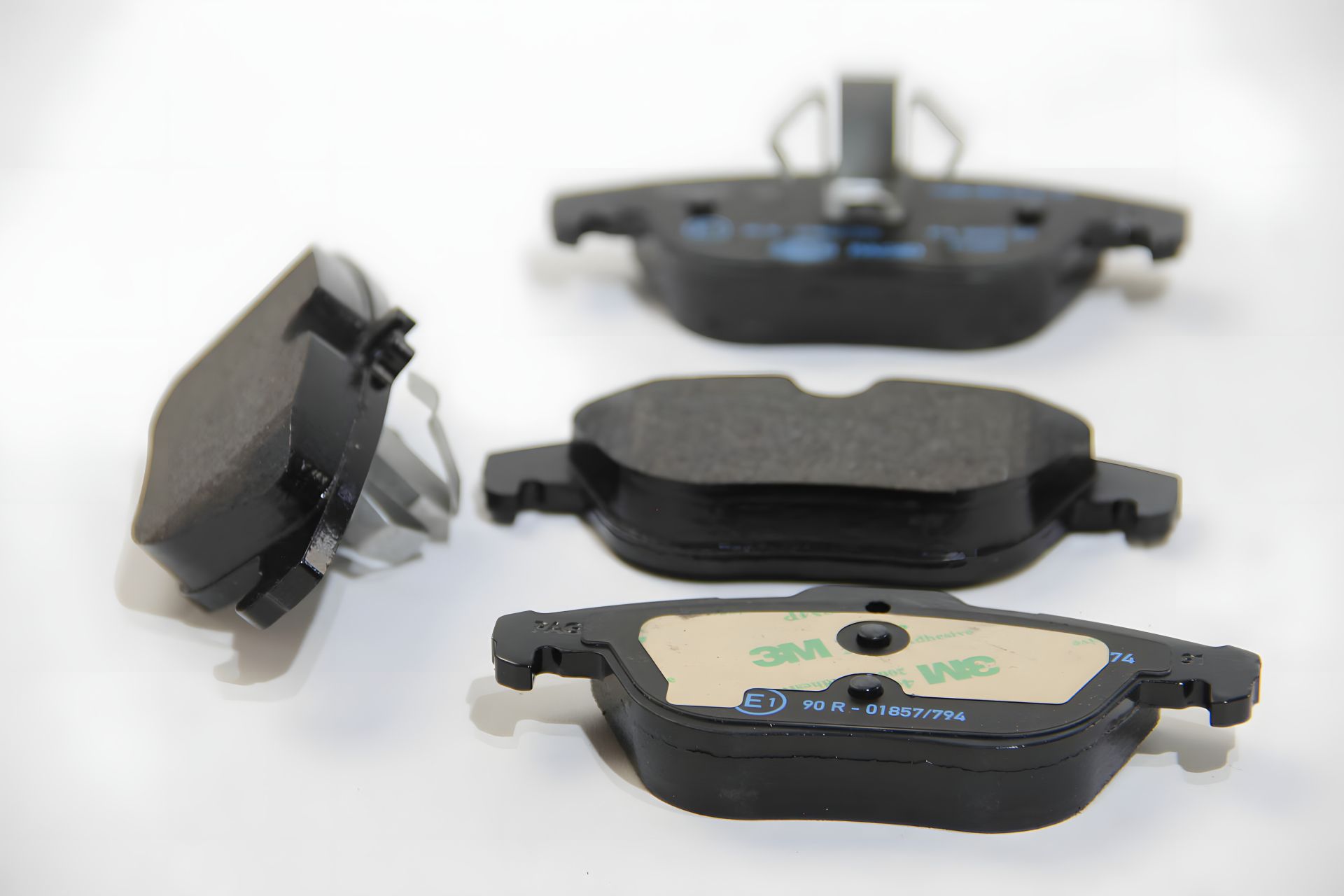 Задні гальмівні колодки HELLA PAGID, w204/212 (8DB355012741) Задні гальмівні колодки HELLA PAGID, w204/212 (8DB355012741)