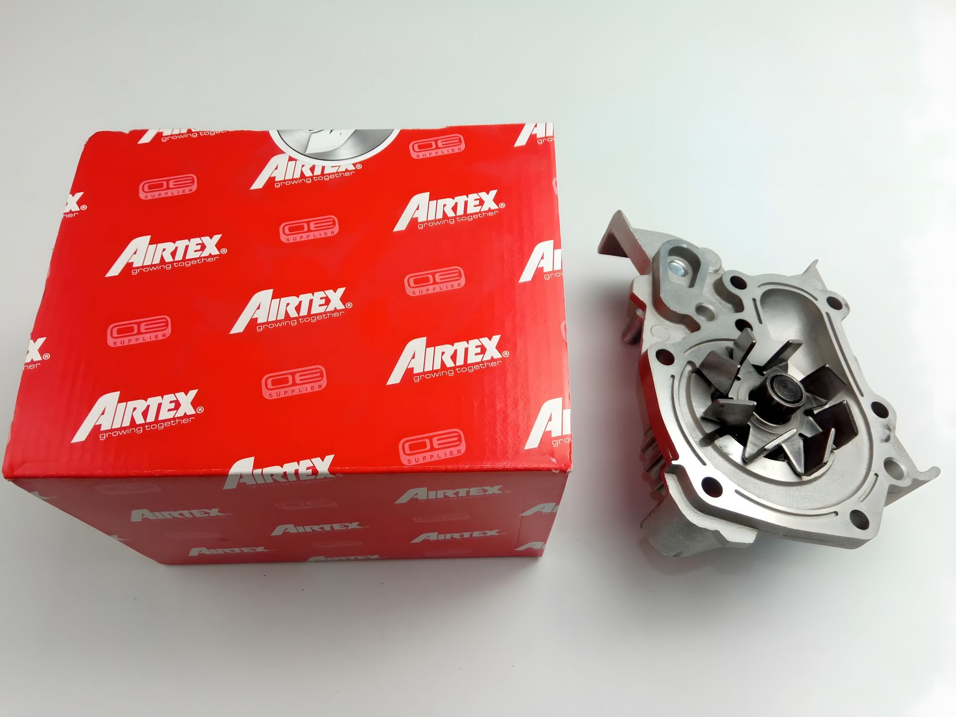 AIRTEX помпа, Kangoo/Clio/Megane 1.4i 96- (20z) (1577) (8200146301) AIRTEX помпа, Kangoo/Clio/Megane 1.4i 96- (20z) (1577) (8200146301)