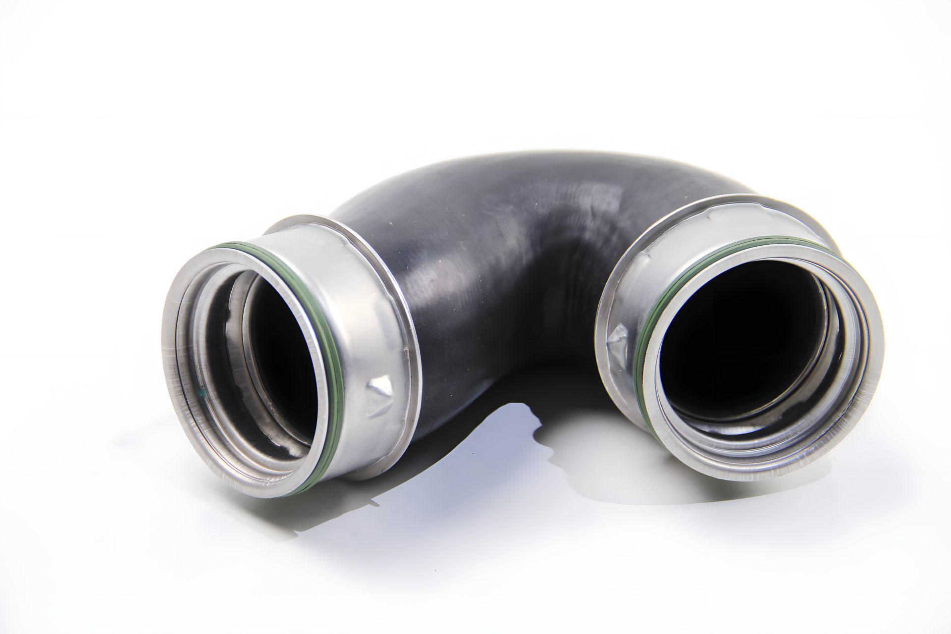 Нижній патрубок інтеркулера JP Group (Passat B5 1.9TDI 00-05, 1117704200) Нижній патрубок інтеркулера JP Group (Passat B5 1.9TDI 00-05, 1117704200)