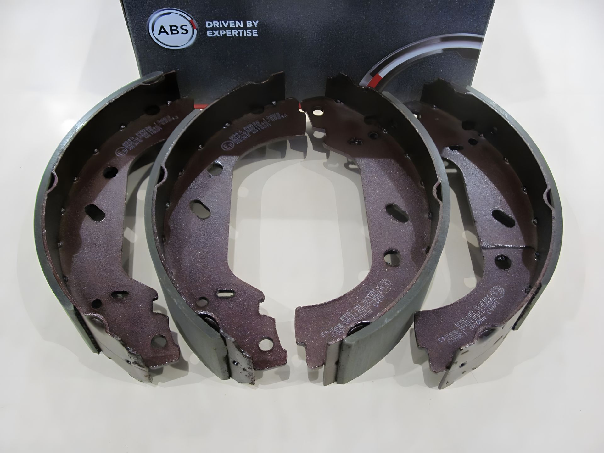 Задні гальмівні колодки 806/Expert/Jumpy/Scudo/Zeta (94-06), A.B.S. (8943) Задні гальмівні колодки 806/Expert/Jumpy/Scudo/Zeta (94-06), A.B.S. (8943)