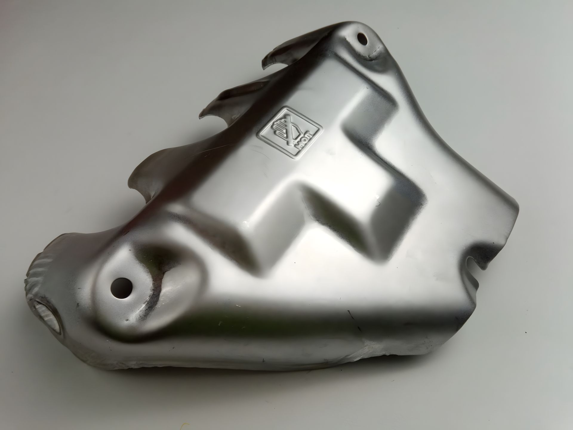 Кожух захисний випускного колектора Lanos 1.5, 'GM' (96182236) - термостійкий Кожух захисний випускного колектора Lanos 1.5, 'GM' (96182236) - термостійкий