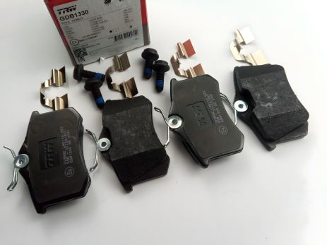 Задні гальмівні колодки Clio/Megane, TRW (GDB1330) дискові (440605713R) Задні гальмівні колодки Clio/Megane, TRW (GDB1330) дискові (440605713R)