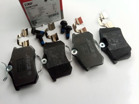 Задні гальмівні колодки Clio/Megane, TRW (GDB1330) дискові (440605713R)