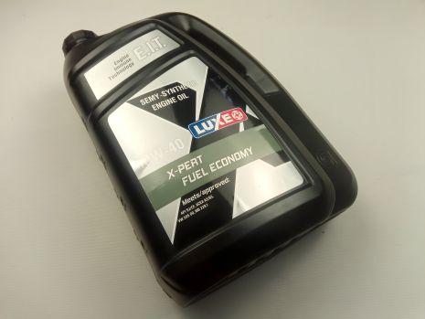 Полусинтетическое моторное масло 10W-40 LUXE Molybden 5л. Полусинтетическое моторное масло 10W-40 LUXE Molybden 5л.