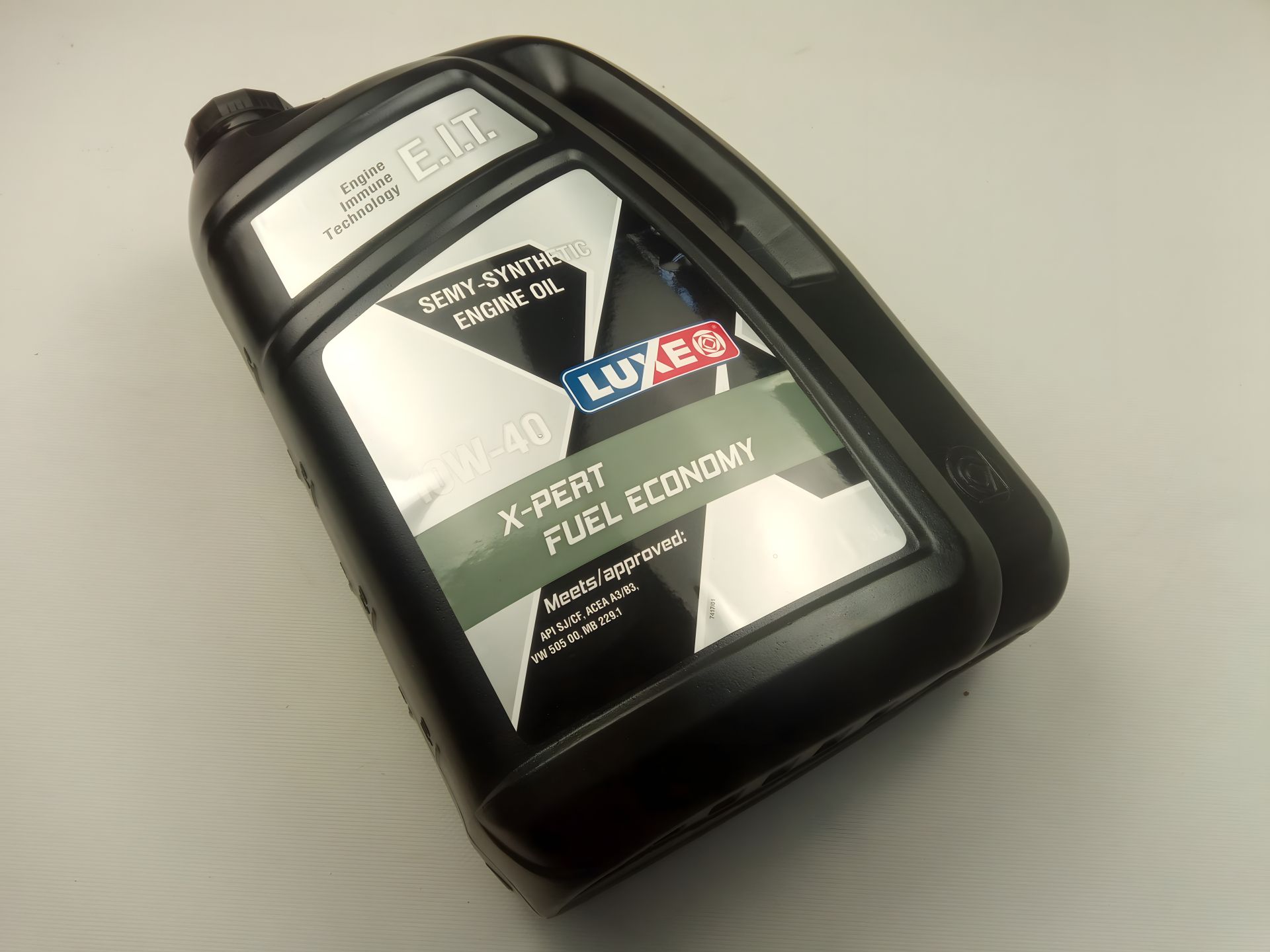 Моторна олива напівсинтетична 10W-40, LUXE Molybden 5л. Моторна олива напівсинтетична 10W-40, LUXE Molybden 5л.