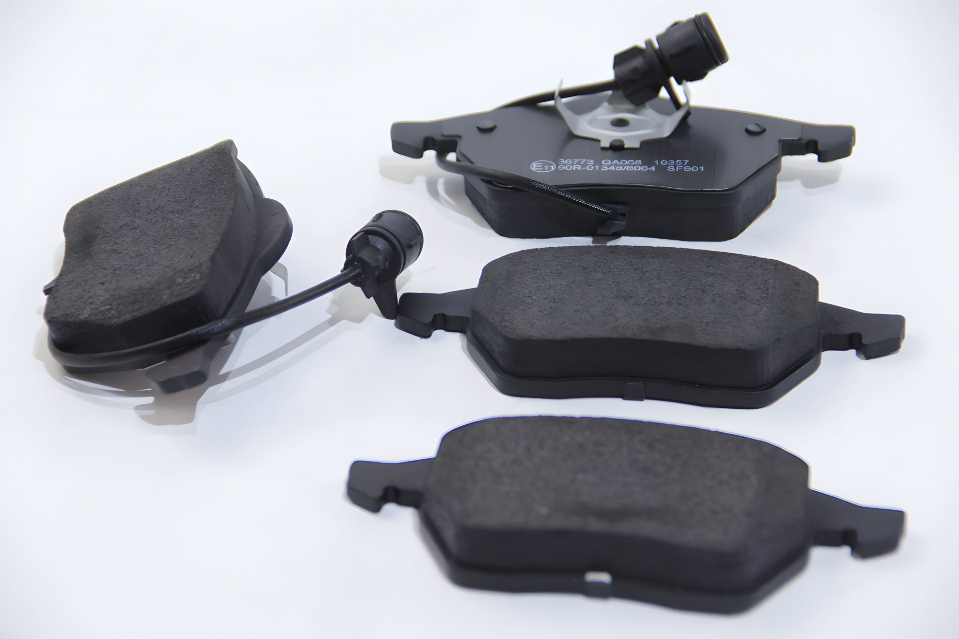 Передние тормозные колодки для 100/200/A4/A6/Passat 79-01, ABS (36773) Передние тормозные колодки для 100/200/A4/A6/Passat 79-01, ABS (36773)