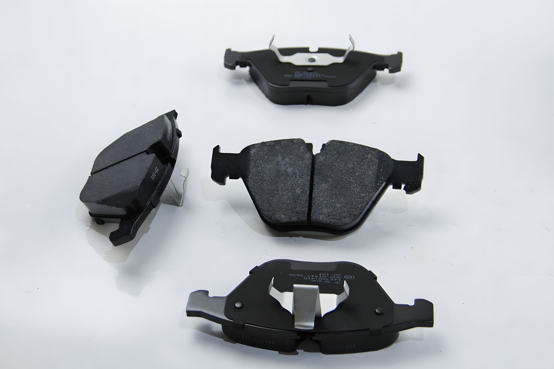 Передние тормозные колодки для BMW 5(E60)/7(E65) (2002-2010), от JP Group (1463601410) Передние тормозные колодки для BMW 5(E60)/7(E65) (2002-2010), от JP Group (1463601410)