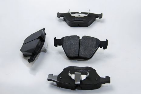 Передние тормозные колодки для BMW 5(E60)/7(E65) (2002-2010), от JP Group (1463601410) Передние тормозные колодки для BMW 5(E60)/7(E65) (2002-2010), от JP Group (1463601410)