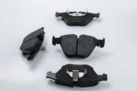 Передние тормозные колодки для BMW 5(E60)/7(E65) (2002-2010), от JP Group (1463601410) Передние тормозные колодки для BMW 5(E60)/7(E65) (2002-2010), от JP Group (1463601410)