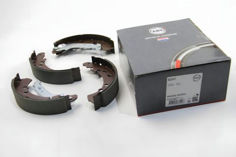 Задние тормозные колодки для Charade/Yaris/Vitz 05-, ABS (9241) Задние тормозные колодки для Charade/Yaris/Vitz 05-, ABS (9241)