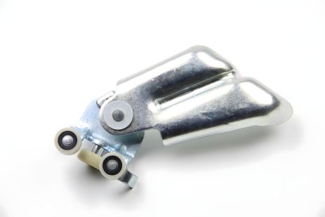 Верхній ролик зсувних дверей Ducato/Boxer 06- з кронштейном, BASBUG (BSG30134023) Верхній ролик зсувних дверей Ducato/Boxer 06- з кронштейном, BASBUG (BSG30134023)