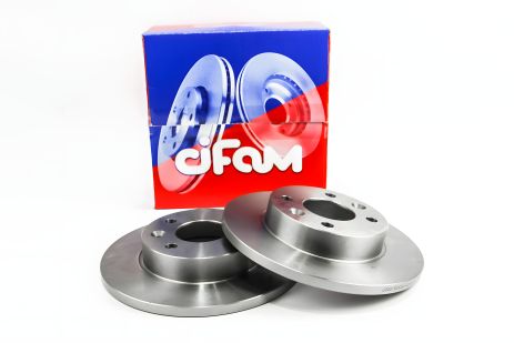 Передній гальмівний диск для Clio/Logan/Megane/Nova/Rapid (81-21), CIFAM (800082) Передній гальмівний диск для Clio/Logan/Megane/Nova/Rapid (81-21), CIFAM (800082)